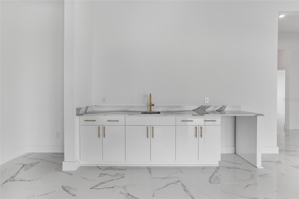 For Sale: $2,299,000 (5 beds, 6 baths, 4596 Square Feet)