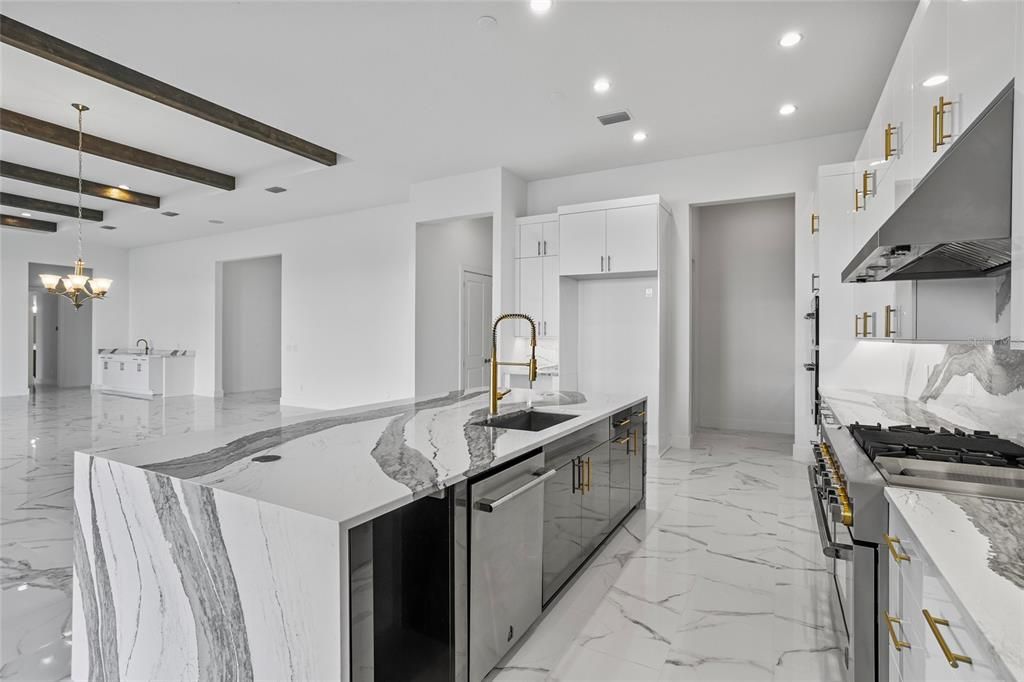 For Sale: $2,299,000 (5 beds, 6 baths, 4596 Square Feet)