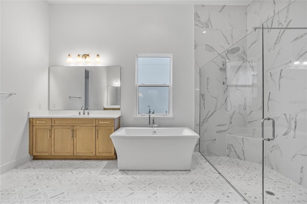 For Sale: $2,299,000 (5 beds, 6 baths, 4596 Square Feet)