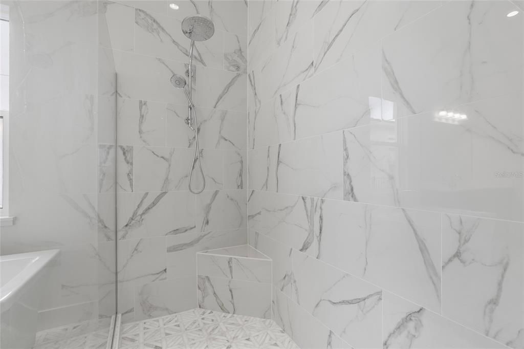 For Sale: $2,299,000 (5 beds, 6 baths, 4596 Square Feet)