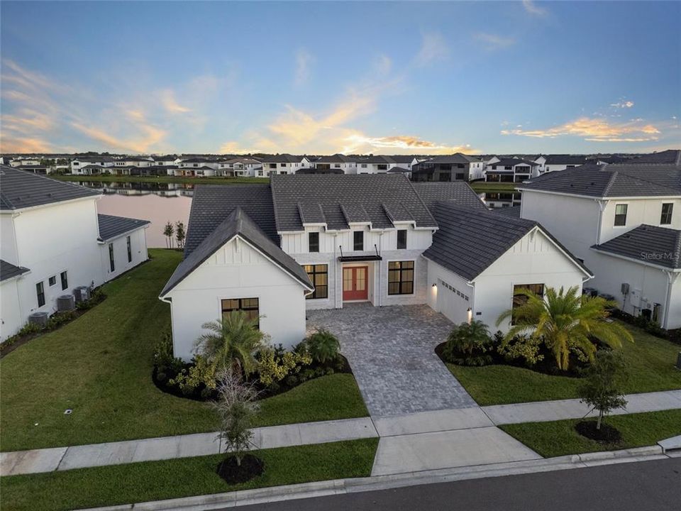 For Sale: $2,299,000 (5 beds, 6 baths, 4596 Square Feet)