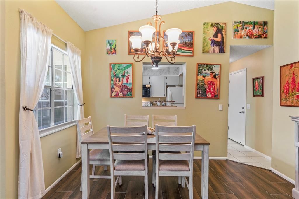 For Sale: $237,000 (2 beds, 2 baths, 1340 Square Feet)