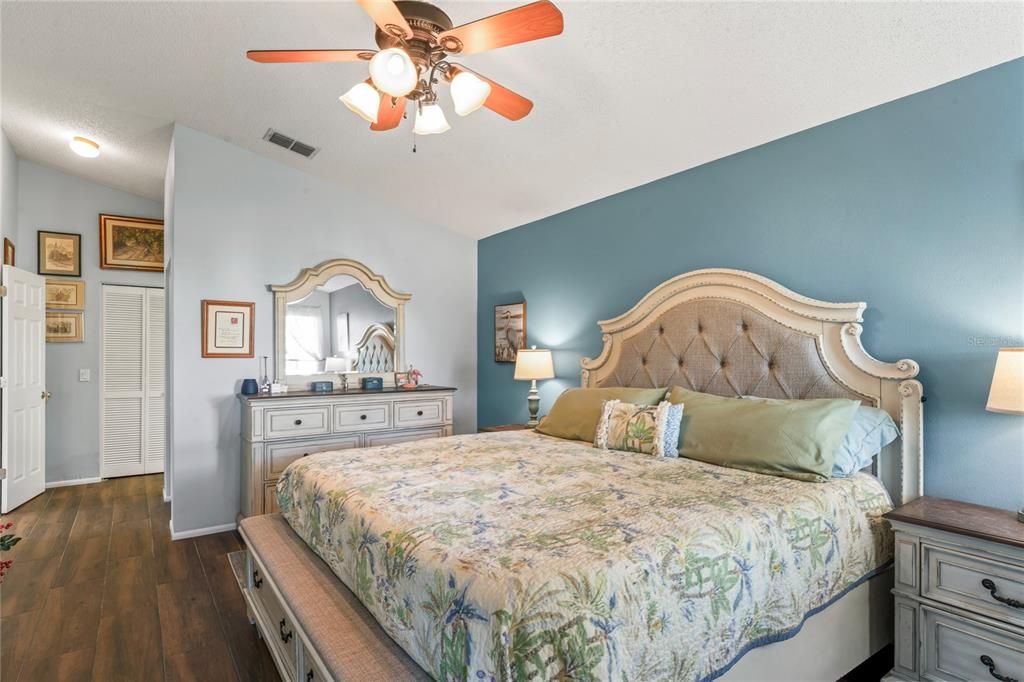 For Sale: $237,000 (2 beds, 2 baths, 1340 Square Feet)