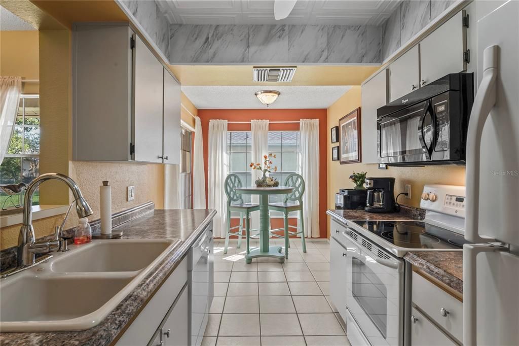 For Sale: $237,000 (2 beds, 2 baths, 1340 Square Feet)