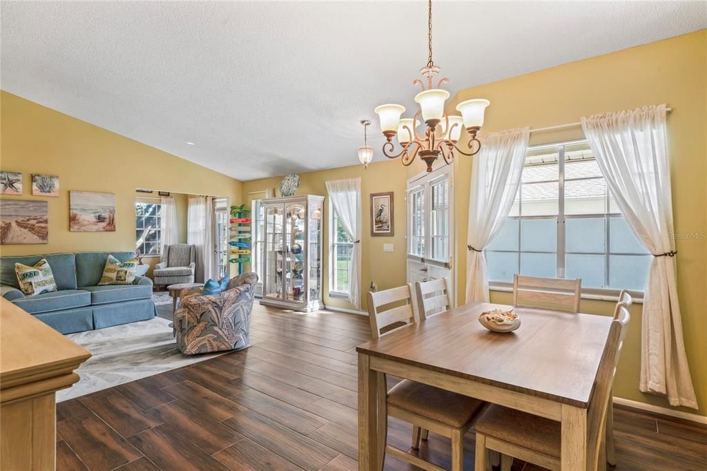 For Sale: $237,000 (2 beds, 2 baths, 1340 Square Feet)