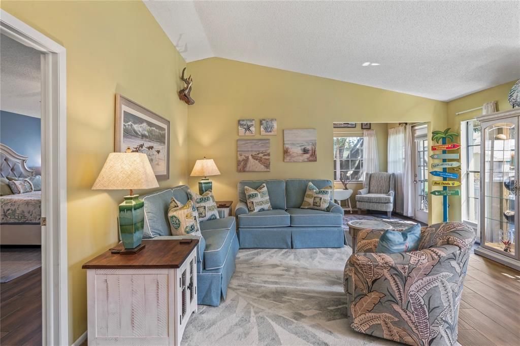 For Sale: $237,000 (2 beds, 2 baths, 1340 Square Feet)