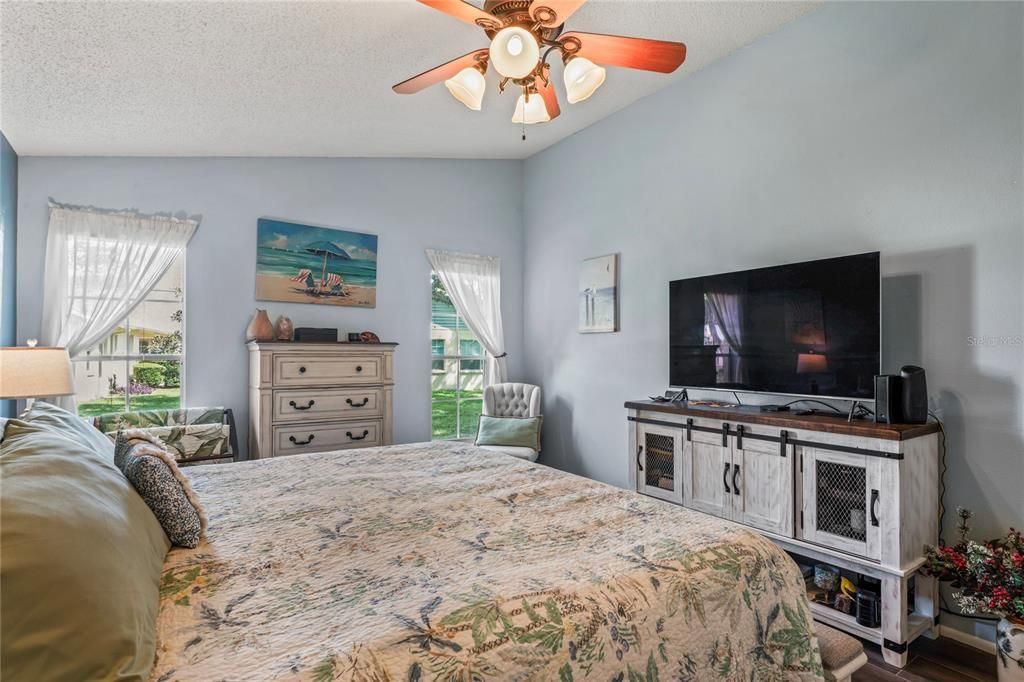 For Sale: $237,000 (2 beds, 2 baths, 1340 Square Feet)