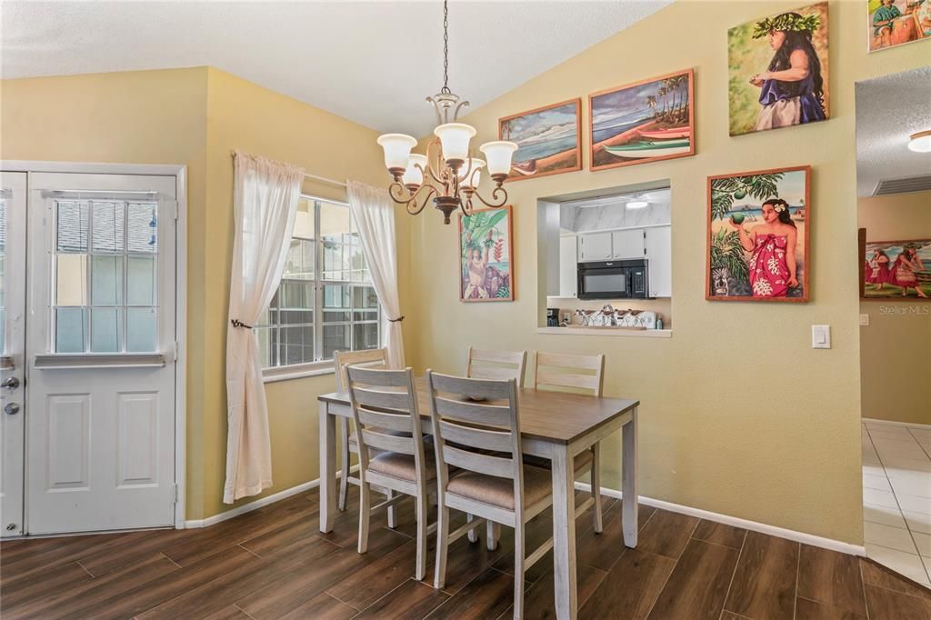 For Sale: $237,000 (2 beds, 2 baths, 1340 Square Feet)