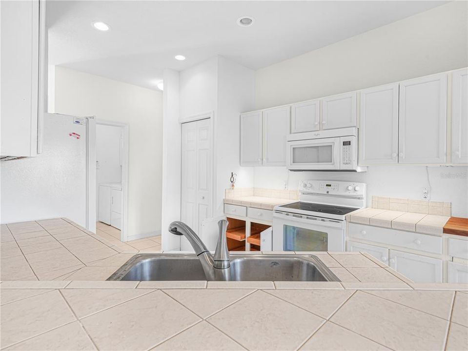 En Venta: $295,000 (3 camas, 2 baños, 1706 Pies cuadrados)