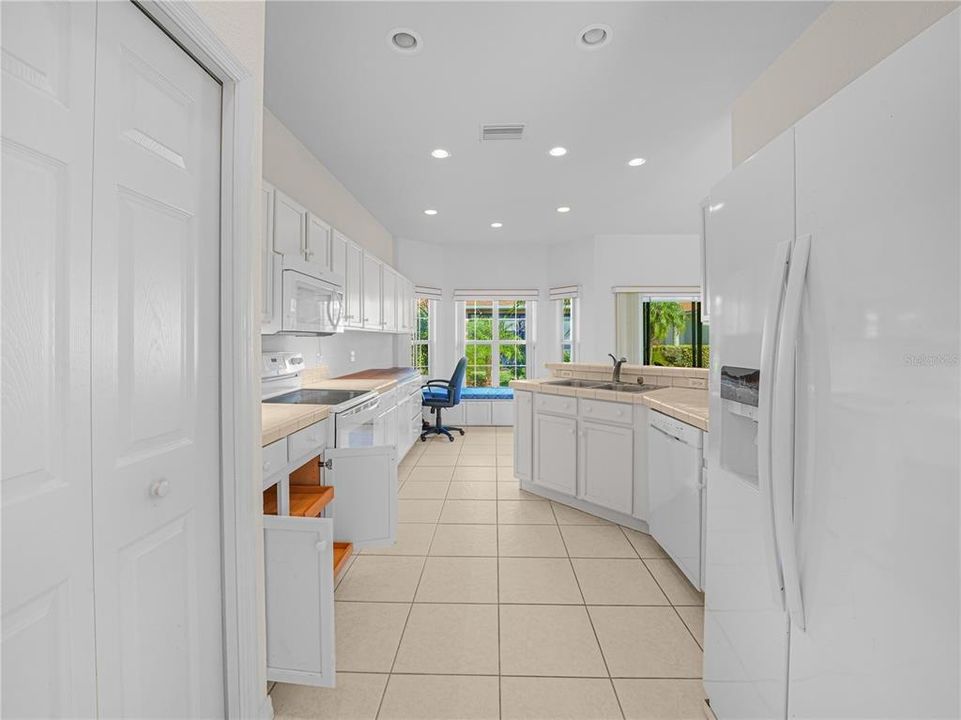 En Venta: $295,000 (3 camas, 2 baños, 1706 Pies cuadrados)