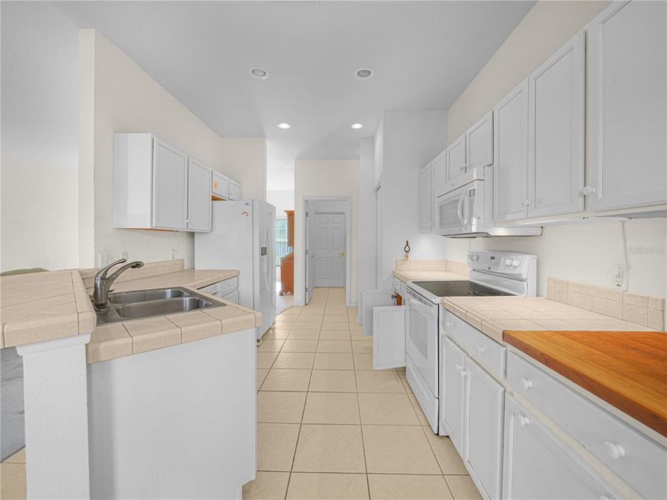 En Venta: $295,000 (3 camas, 2 baños, 1706 Pies cuadrados)