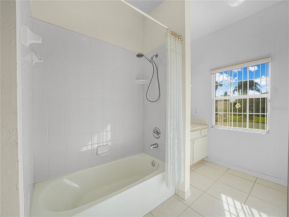 En Venta: $295,000 (3 camas, 2 baños, 1706 Pies cuadrados)