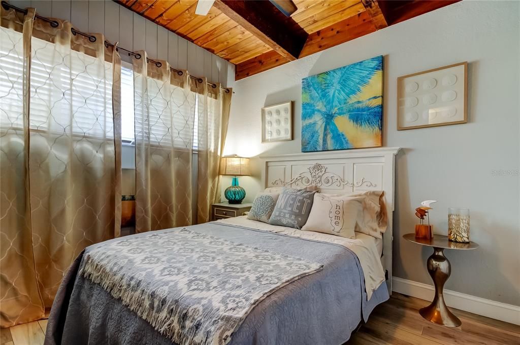 For Sale: $950,000 (3 beds, 2 baths, 1250 Square Feet)