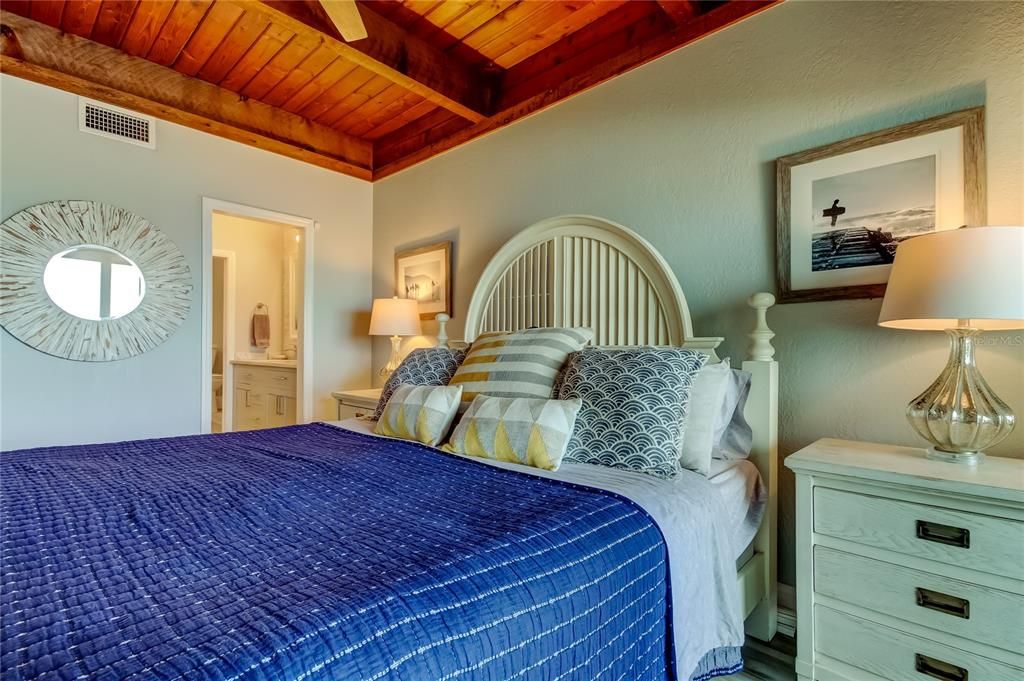 For Sale: $950,000 (3 beds, 2 baths, 1250 Square Feet)