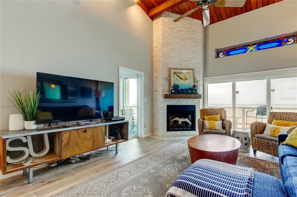 For Sale: $950,000 (3 beds, 2 baths, 1250 Square Feet)