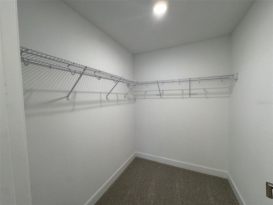 Activo con contrato: $589,990 (4 camas, 2 baños, 2560 Pies cuadrados)