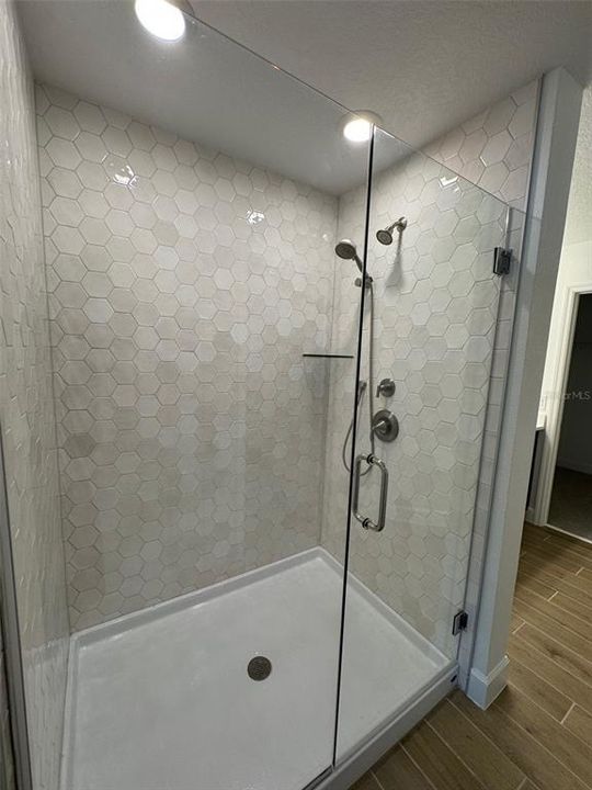 Activo con contrato: $589,990 (4 camas, 2 baños, 2560 Pies cuadrados)