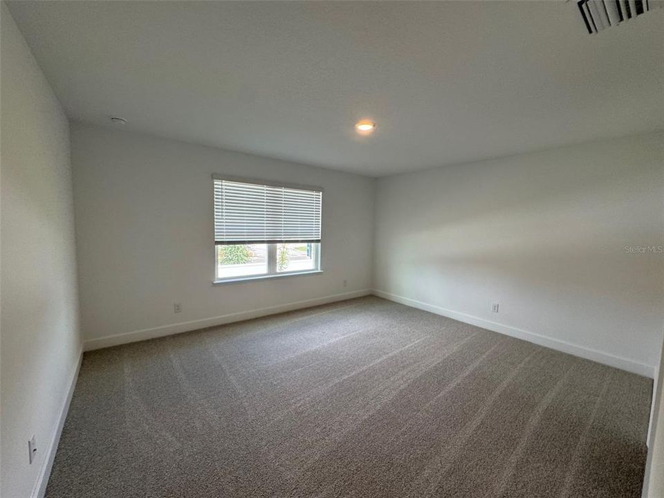 Activo con contrato: $589,990 (4 camas, 2 baños, 2560 Pies cuadrados)