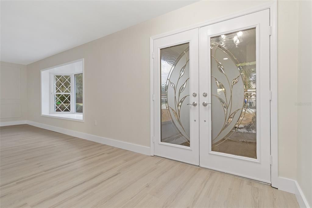 For Sale: $379,900 (4 beds, 2 baths, 2182 Square Feet)