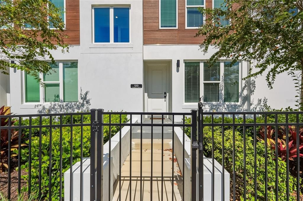 For Sale: $720,000 (3 beds, 3 baths, 2264 Square Feet)