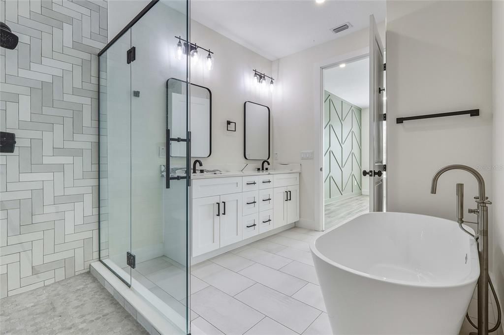 For Sale: $720,000 (3 beds, 3 baths, 2264 Square Feet)