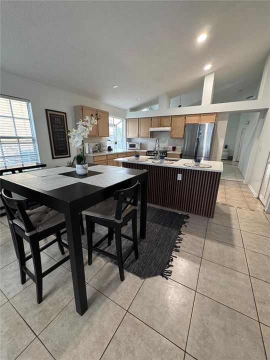 For Rent: $850 (1 beds, 1 baths, 1826 Square Feet)