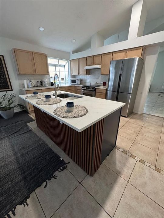 For Rent: $850 (1 beds, 1 baths, 1826 Square Feet)