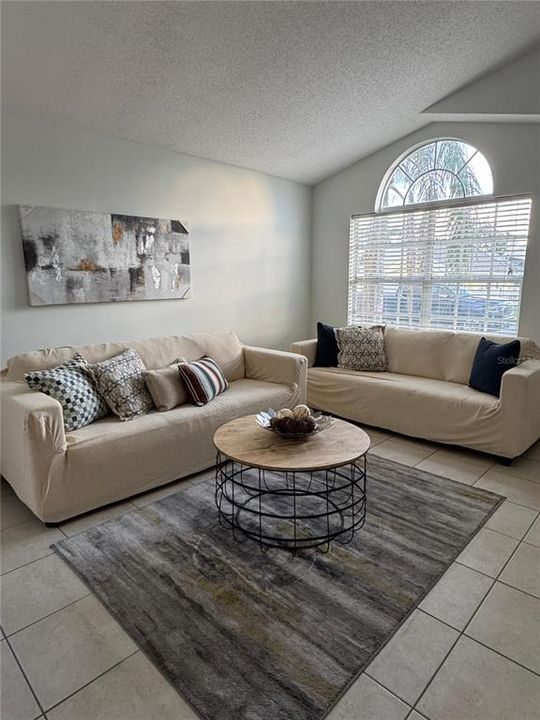 For Rent: $850 (1 beds, 1 baths, 1826 Square Feet)