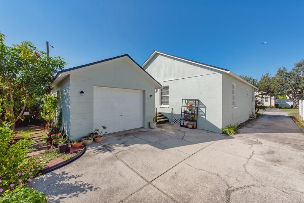 For Sale: $449,900 (3 beds, 2 baths, 1280 Square Feet)