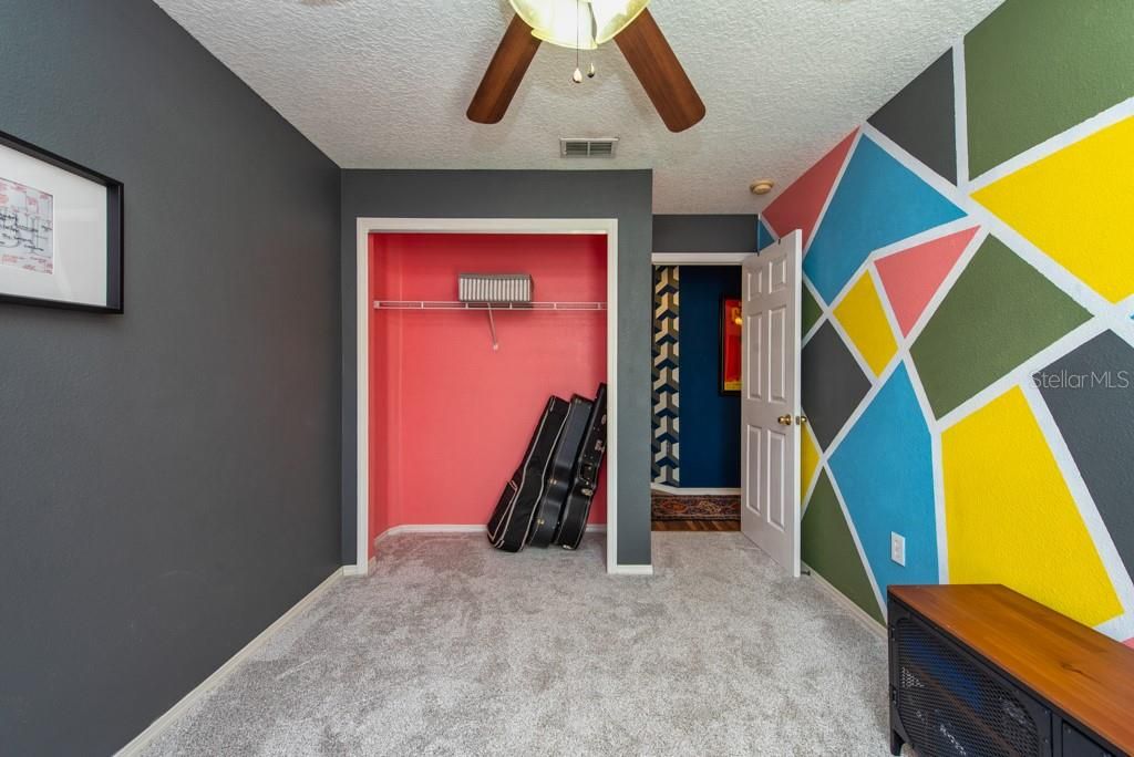 For Sale: $449,900 (3 beds, 2 baths, 1280 Square Feet)