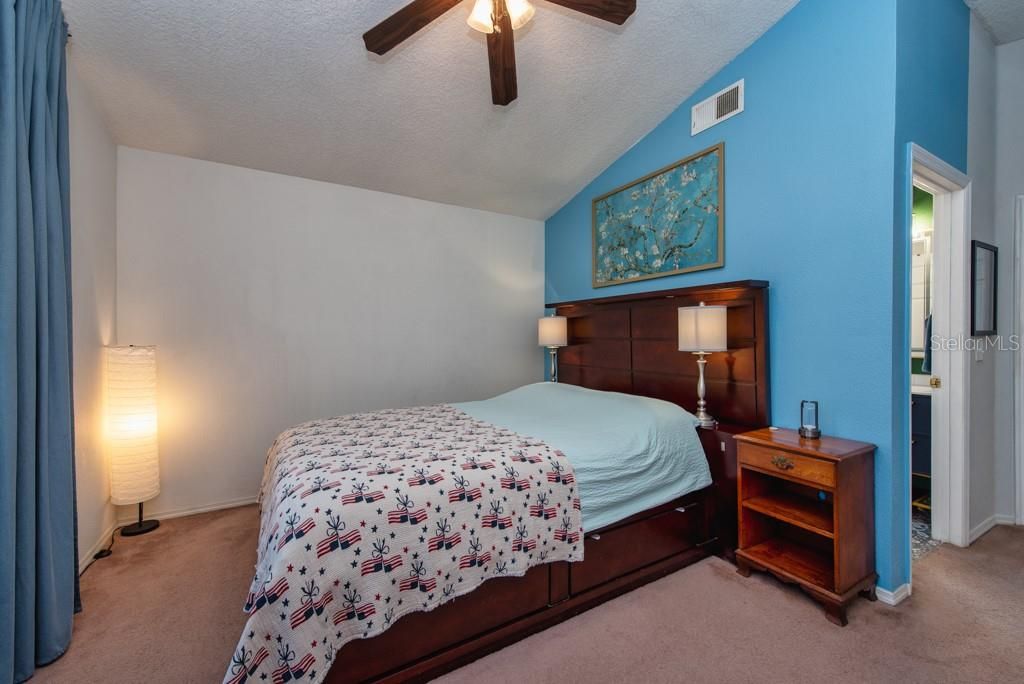 For Sale: $449,900 (3 beds, 2 baths, 1280 Square Feet)