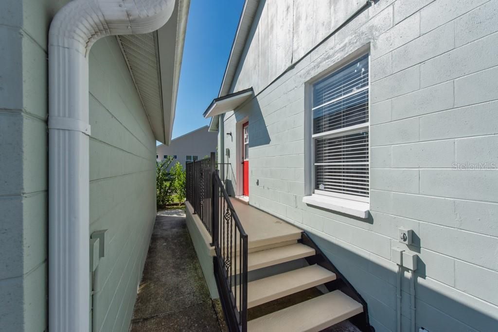 For Sale: $449,900 (3 beds, 2 baths, 1280 Square Feet)