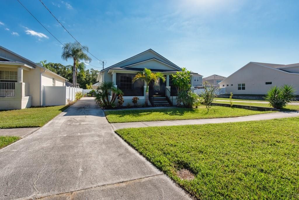 For Sale: $449,900 (3 beds, 2 baths, 1280 Square Feet)
