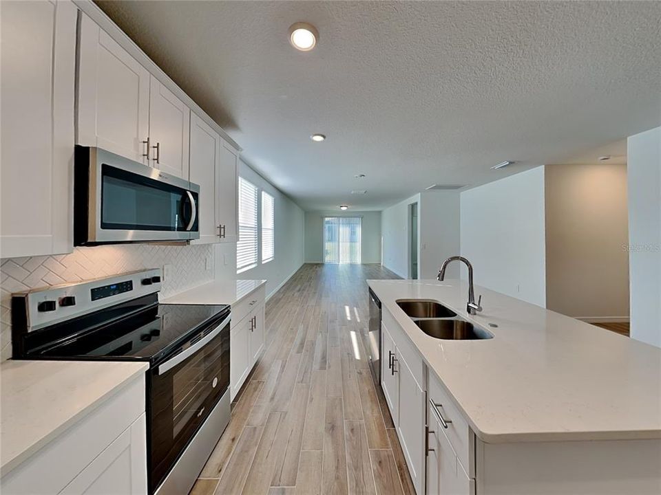 For Rent: $2,050 (3 beds, 2 baths, 1695 Square Feet)