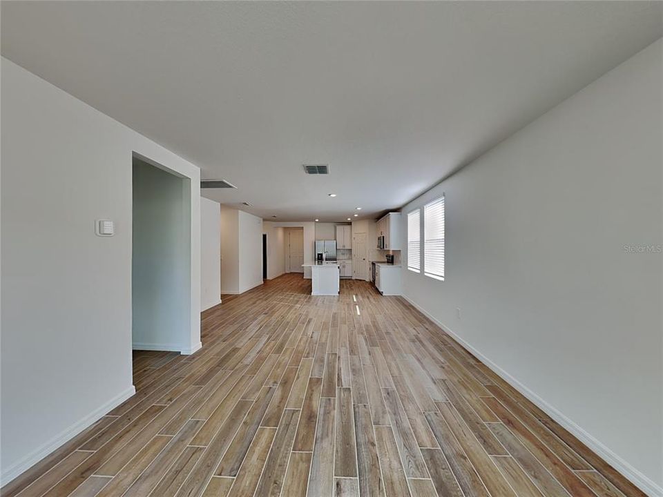 For Rent: $2,050 (3 beds, 2 baths, 1695 Square Feet)