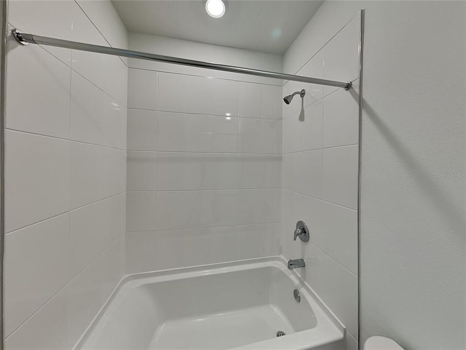 For Rent: $2,050 (3 beds, 2 baths, 1695 Square Feet)