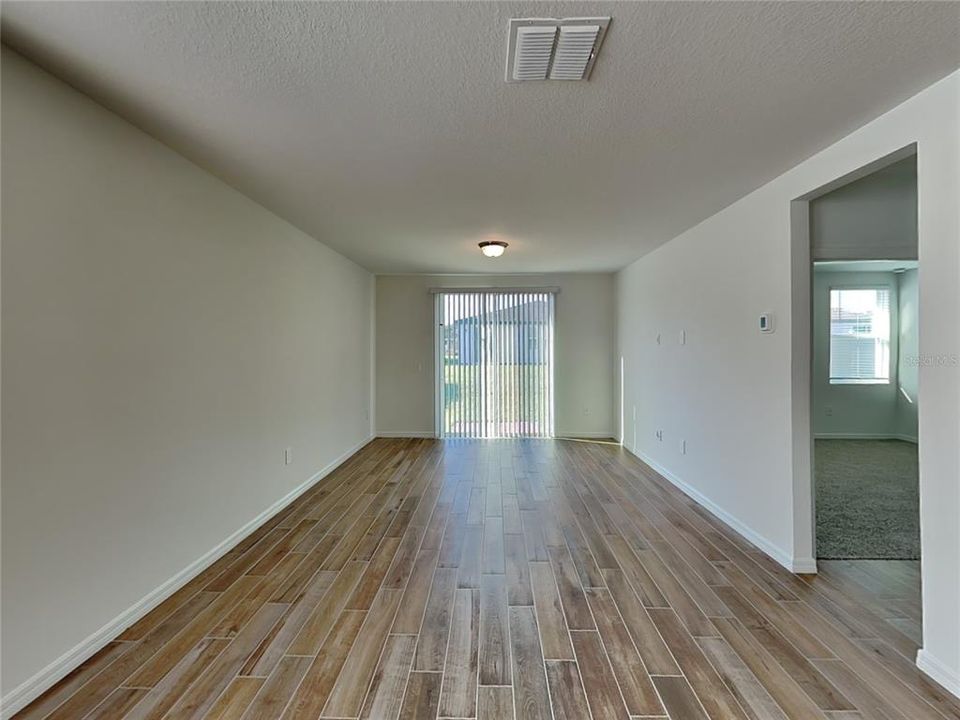 For Rent: $2,050 (3 beds, 2 baths, 1695 Square Feet)