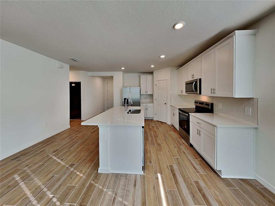 For Rent: $2,050 (3 beds, 2 baths, 1695 Square Feet)