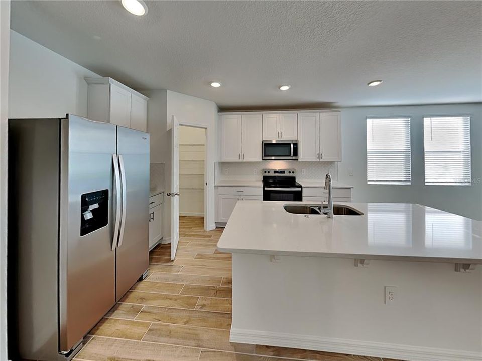 For Rent: $2,050 (3 beds, 2 baths, 1695 Square Feet)