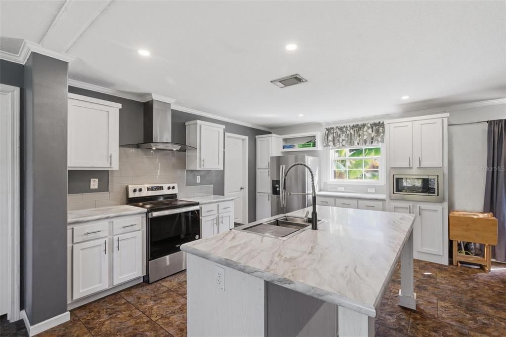 For Sale: $489,999 (4 beds, 2 baths, 2080 Square Feet)