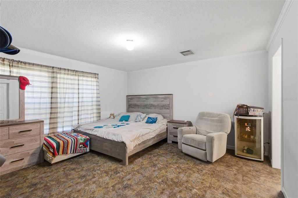 For Sale: $489,999 (4 beds, 2 baths, 2080 Square Feet)