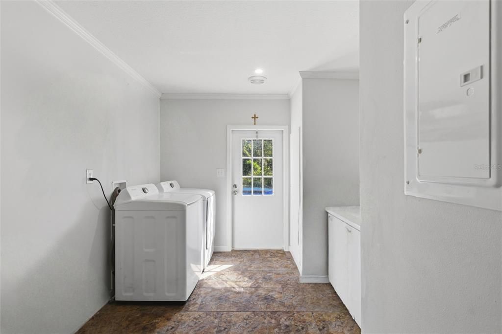 For Sale: $489,999 (4 beds, 2 baths, 2080 Square Feet)