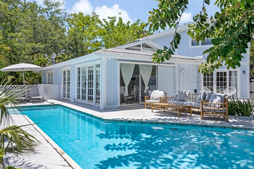 For Sale: $1,250,000 (4 beds, 4 baths, 2100 Square Feet)