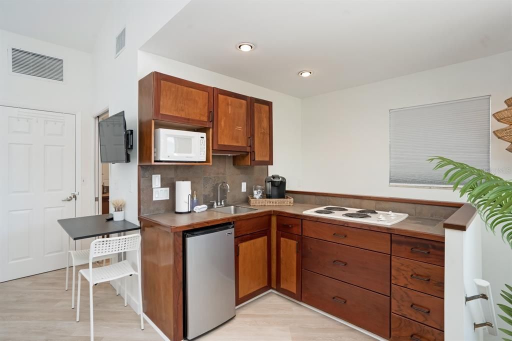 For Sale: $1,250,000 (4 beds, 4 baths, 2100 Square Feet)