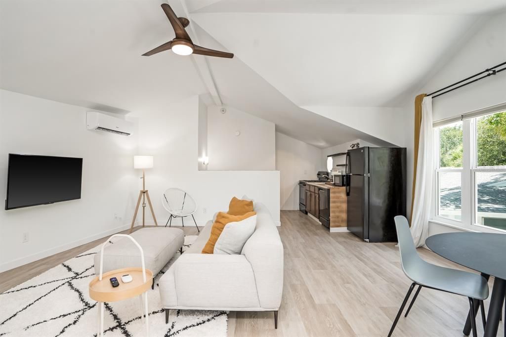 For Sale: $1,250,000 (4 beds, 4 baths, 2100 Square Feet)