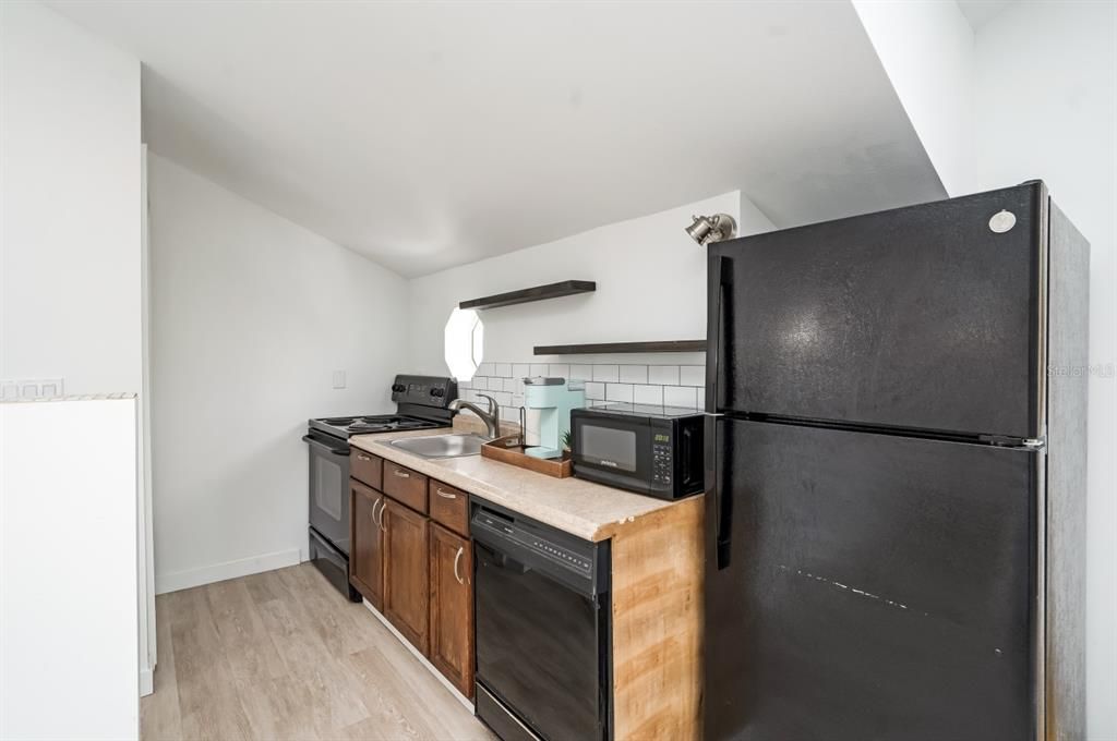 For Sale: $1,250,000 (4 beds, 4 baths, 2100 Square Feet)