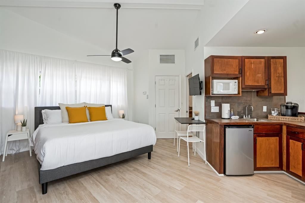 For Sale: $1,250,000 (4 beds, 4 baths, 2100 Square Feet)