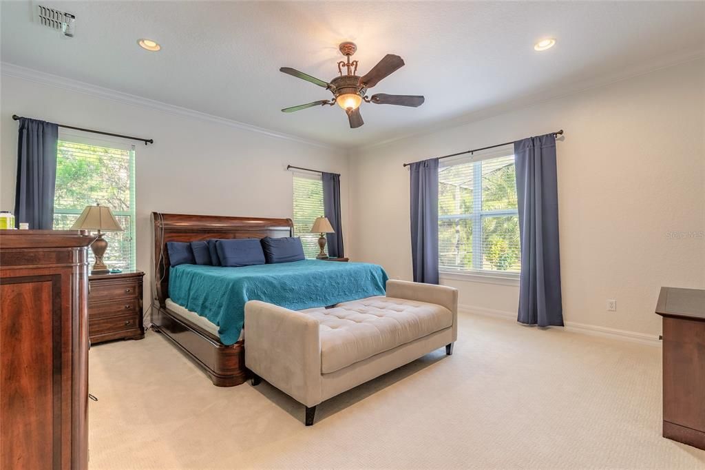 For Sale: $985,000 (5 beds, 5 baths, 4308 Square Feet)