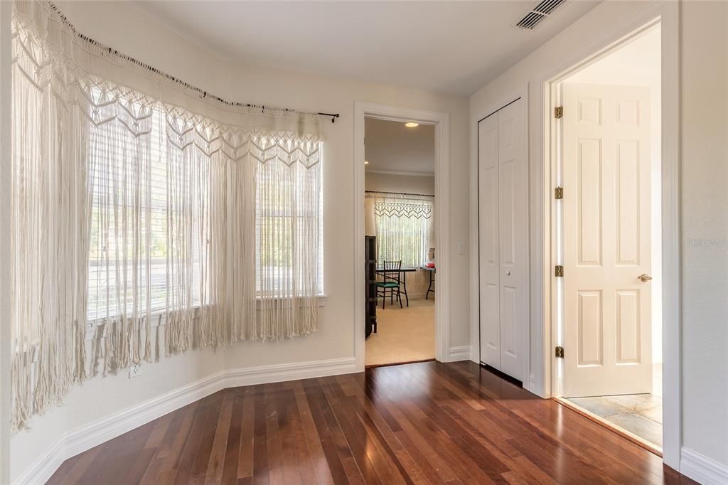 For Sale: $985,000 (5 beds, 5 baths, 4308 Square Feet)