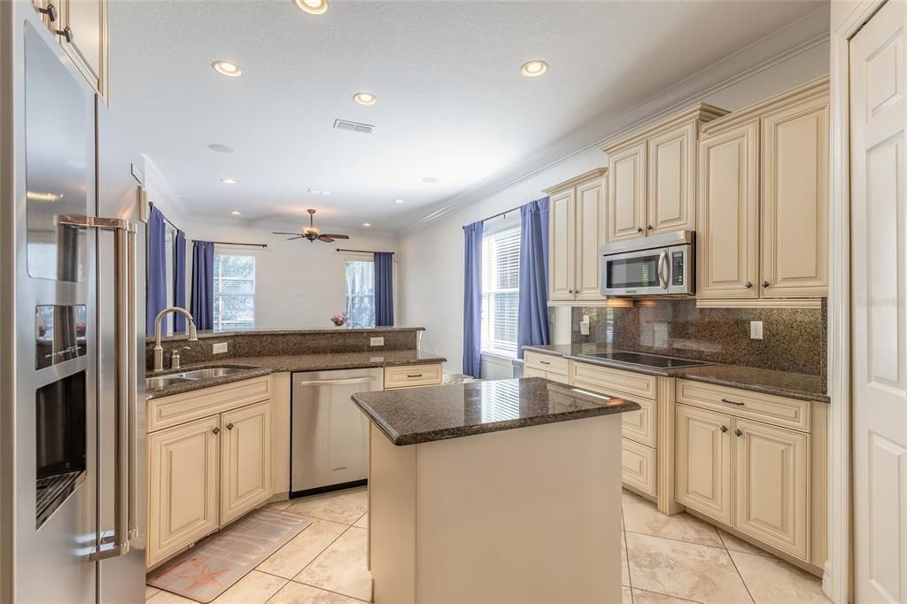 For Sale: $985,000 (5 beds, 5 baths, 4308 Square Feet)